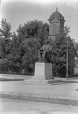 Lincoln statue at Hodgenville (very faint shadow; almost looking at the sun), 2:30 PM; 1911/08/07