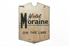 Hotel Moraine-on-the--Lake sign